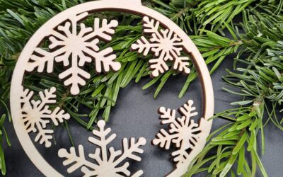 Holz Weihnachtskugel- Schneeflocken