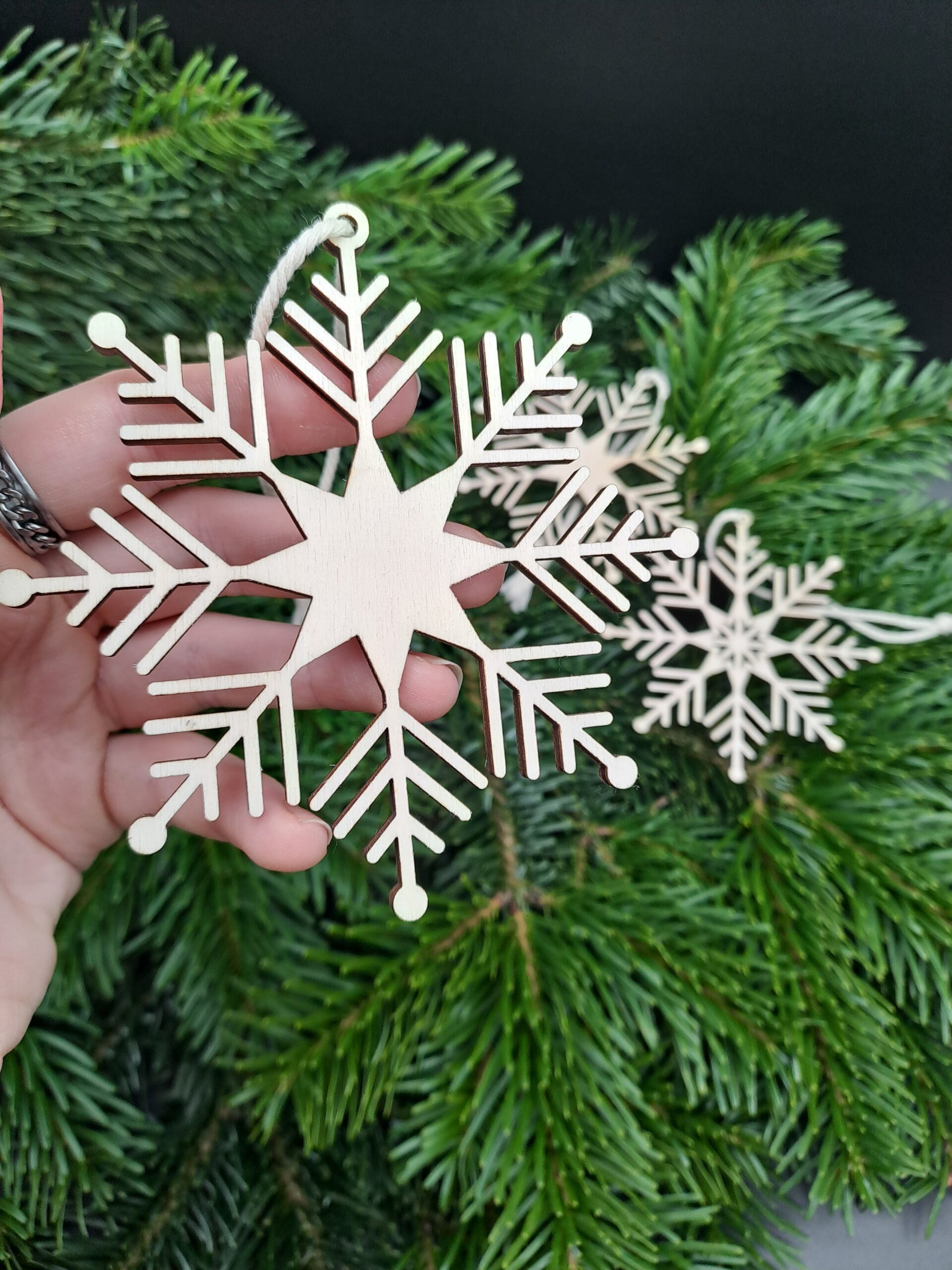 Baumschmuck - Schneeflocke aus Holz groß - Variante 2 – Bild 3