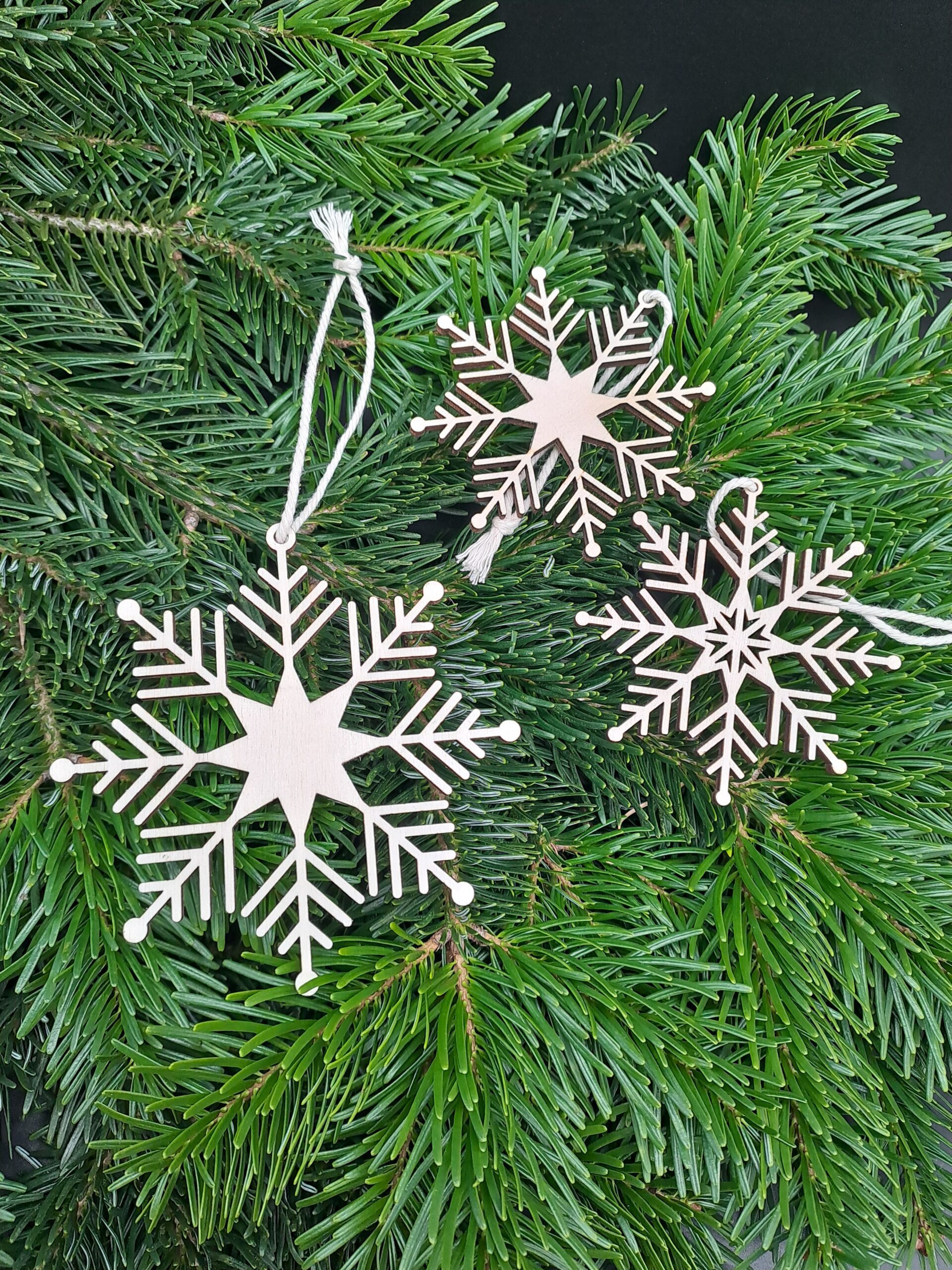 Baumschmuck - Schneeflocke aus Holz groß - Variante 2 – Bild 4