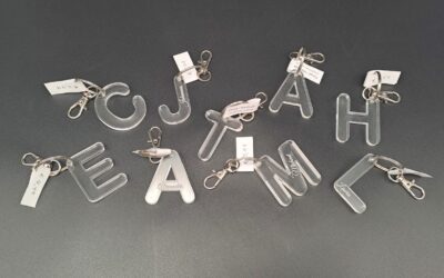 Buchstaben Anhänger aus Acryl