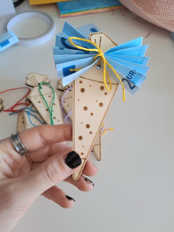 Geldgeschenk - Schultüte aus Holz – Bild 9