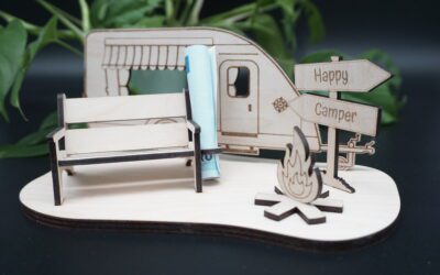 Wohnwagen-Geldgeschenk Happy Camper – Deko aus Holz zum Zusammenstecken