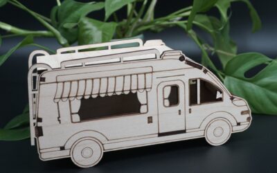 Wohnmobil-Geldgeschenk-Box mit Klappdach – aus Holz