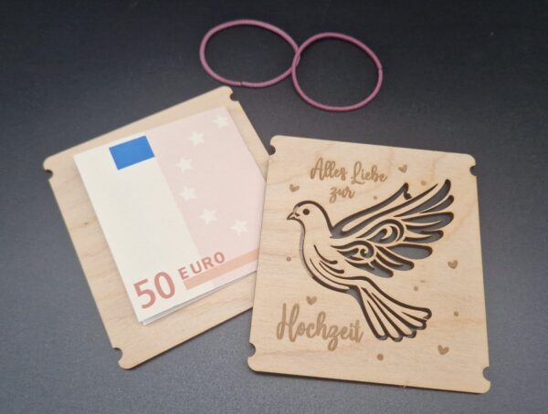 Geldgeschenk zur Hochzeit – Holzkarte mit Taubenmotiv & Gravur – Bild 2