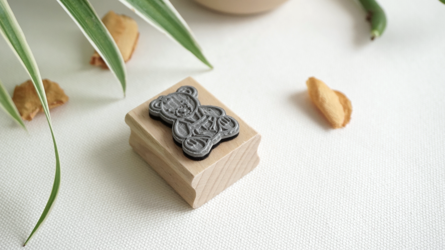 Holzstempel Bären-Mädchen im Kleid – Bild 3