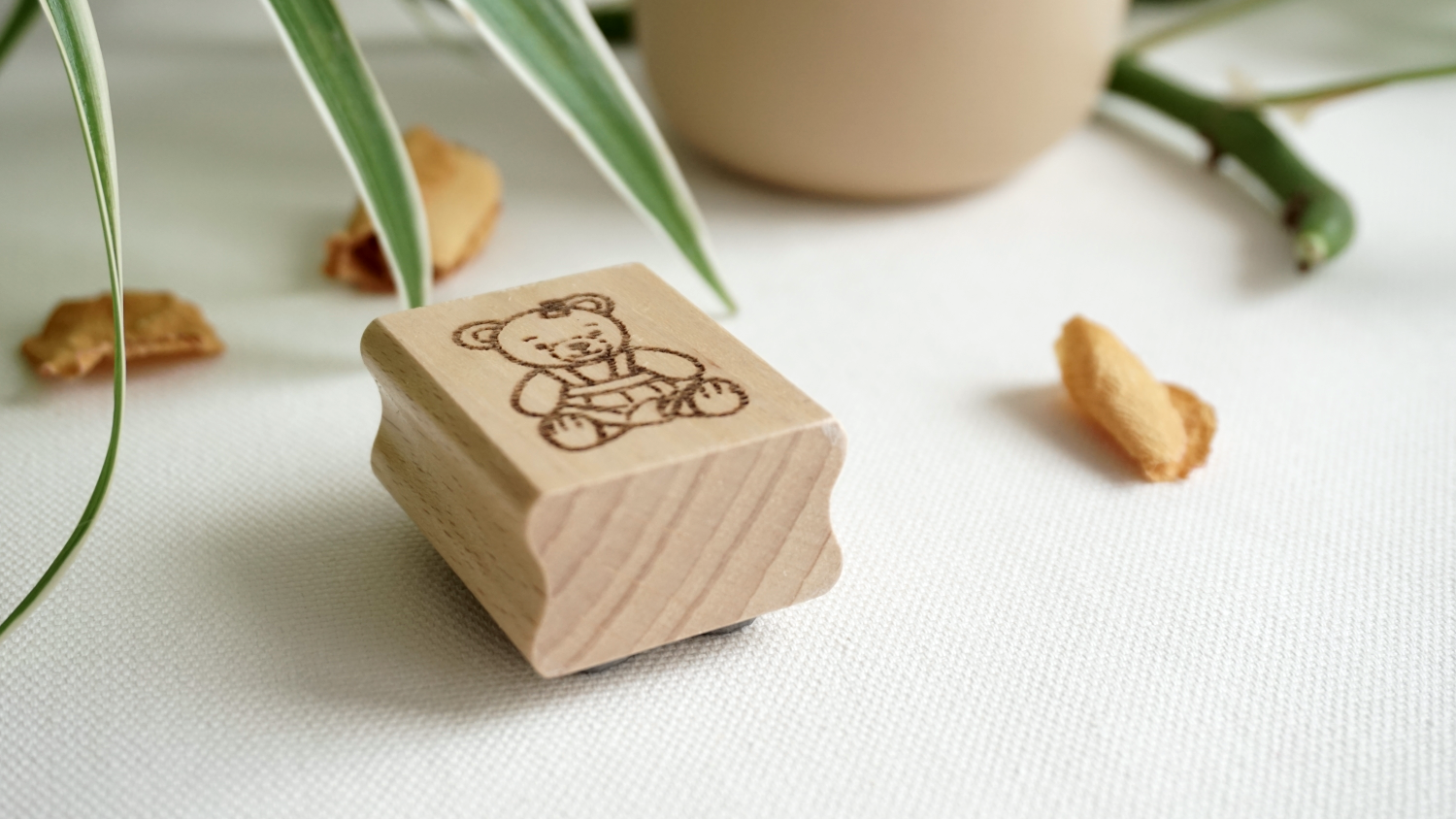 Holzstempel Bären-Mädchen im Kleid – Bild 4